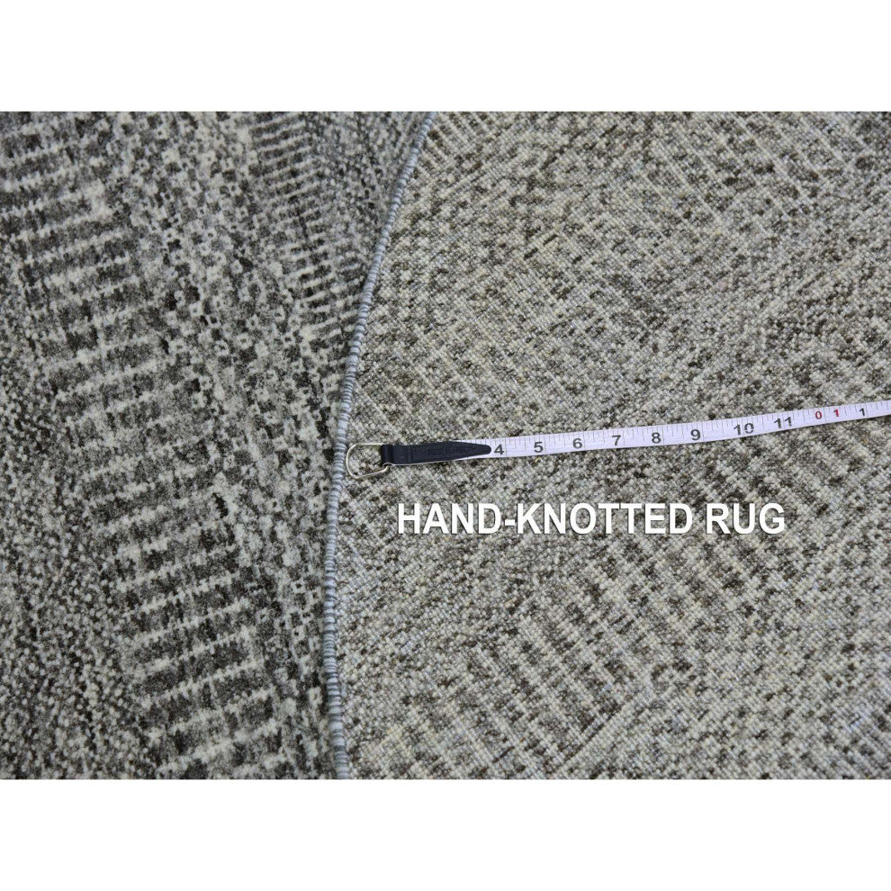 Gentle Gray Grass Design Organic Undyed Wool Hand Knotted Round Rug 4'10"x4'10"