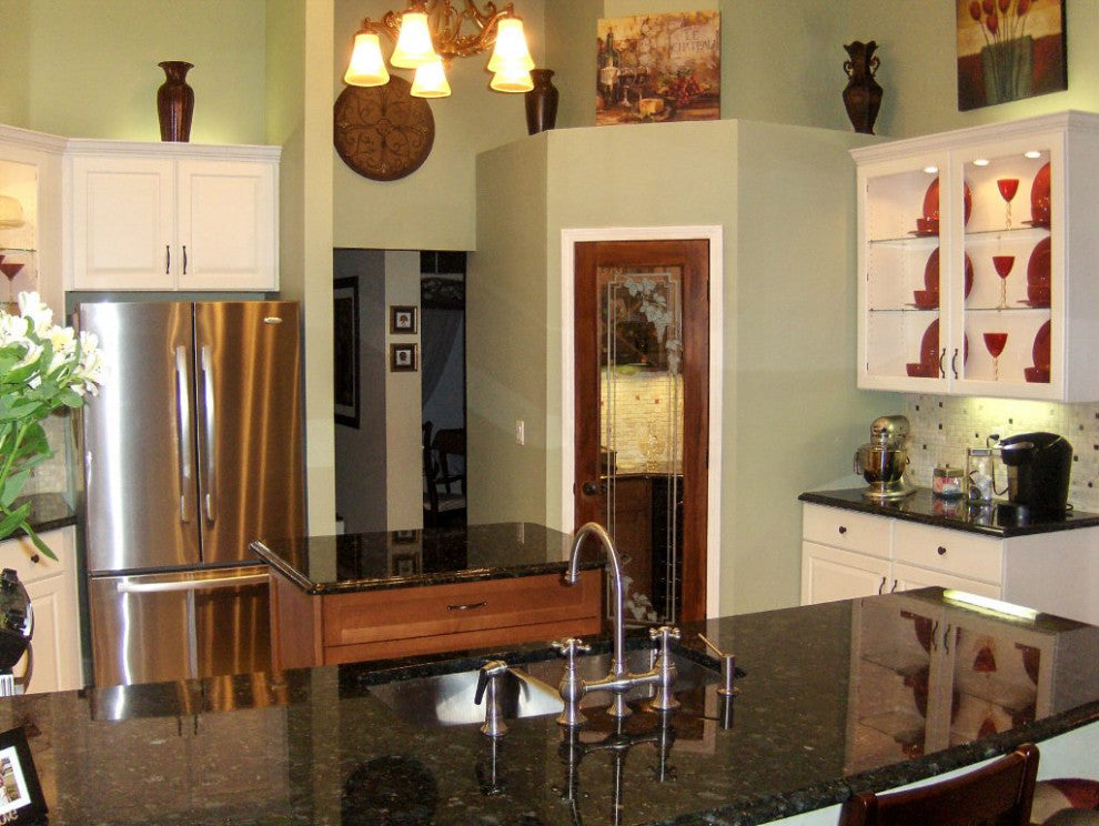 Wine Door - Vineyard Grapes Cascade - Primed - 28" x 80" - Knob on Left -...