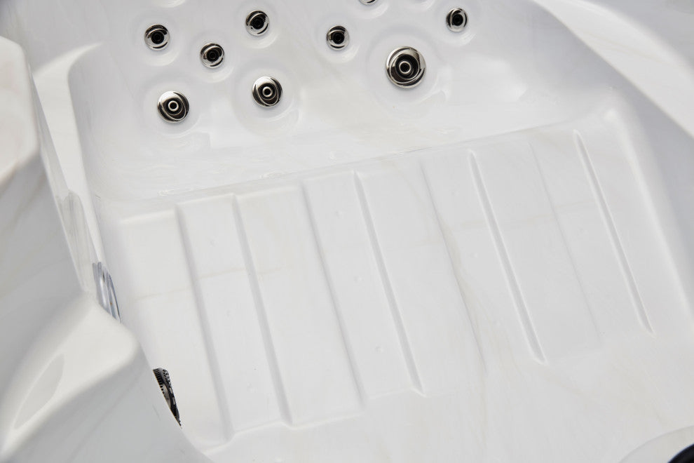 Luxury Spas Regal 4 Person Hot Tub with Ozonator