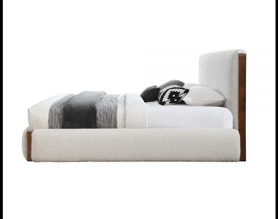 Acme Sandro Eastern King Bed