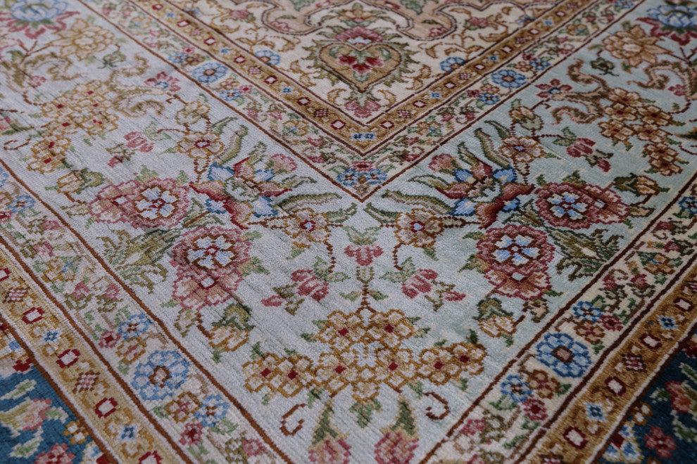 High End Persian 100% Silk Hand Knotted Rug 4' 0" X 6' 0'' Q4833