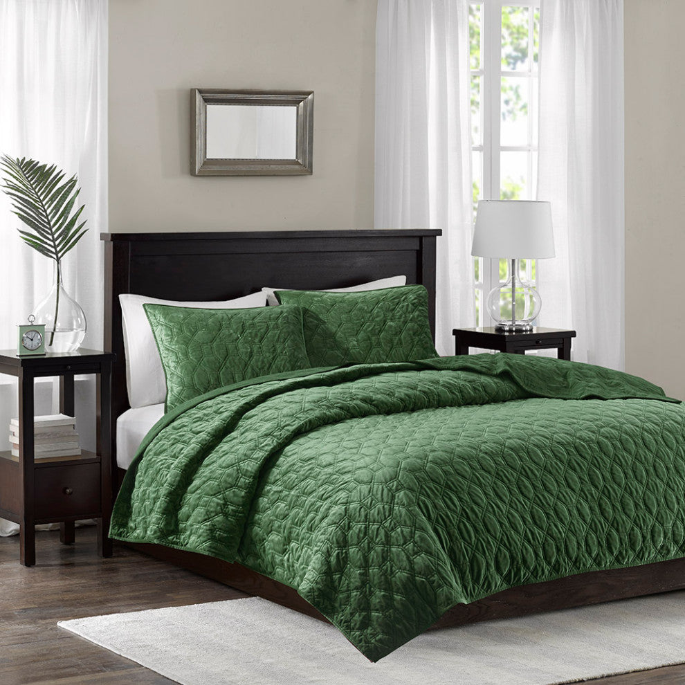Madison Park Harper 3 Piece Velvet Quilt Set, Green