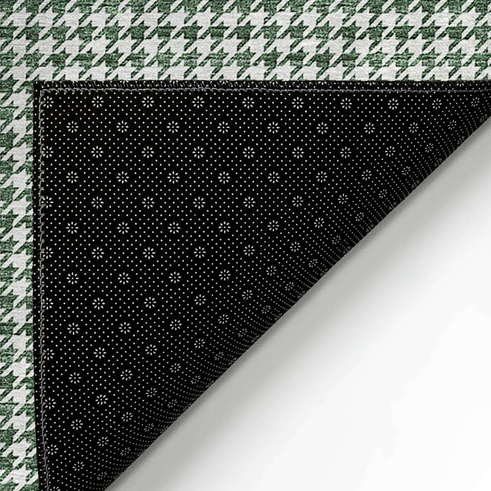 Indoor/Outdoor Hinton HN1 Green Machine Washable 1'8" x 2'6" Rug