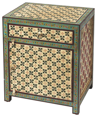 Front-facing full product view on a clean white background; chest is closed and clearly represents the item.