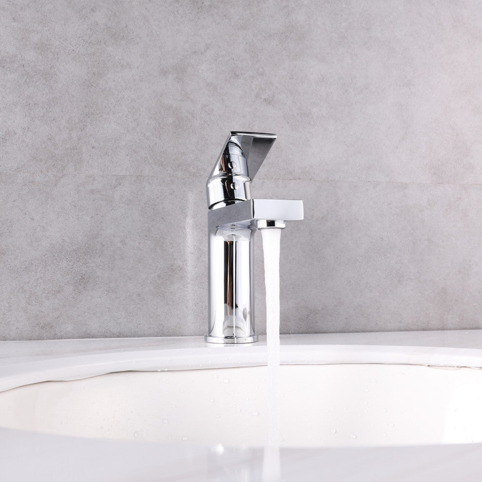 Single Handle Low Arc Lavatory Faucet in Chrome Finish
