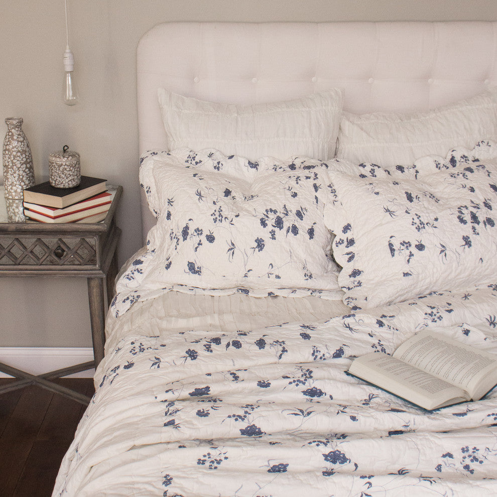 Petal Twin Quilt Set