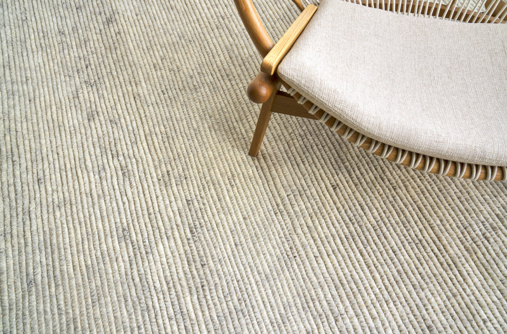 Kaza Hand-Knotted Wool Light Silver/Ivory Area Rug, 9'x12'