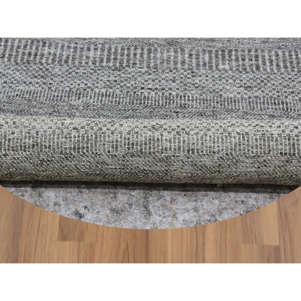 Gentle Gray Grass Design Organic Undyed Wool Hand Knotted Round Rug 4'10"x4'10"