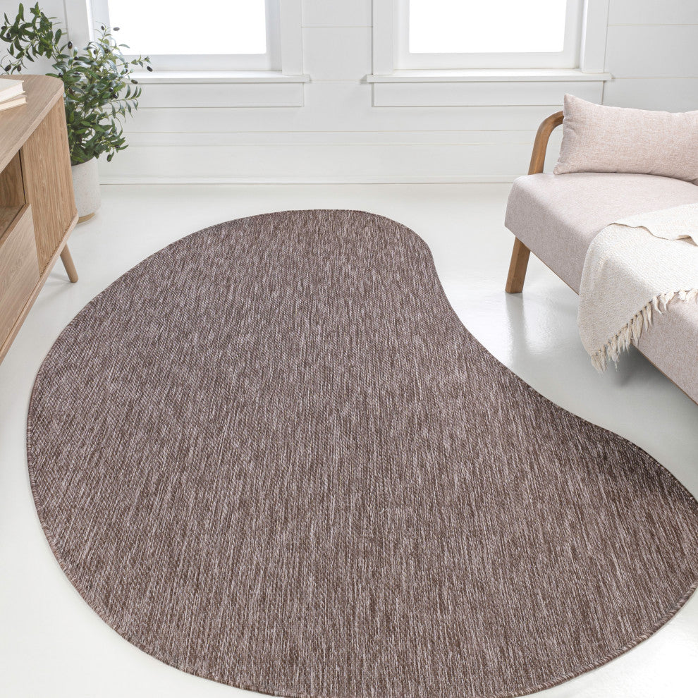 Evan Modern Rustic Organic Curve Indoor/Outdoor Shaped Area Rug
