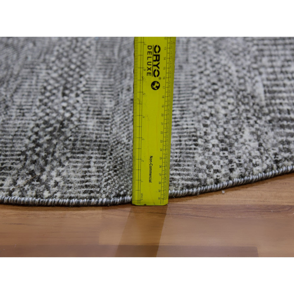 Gentle Gray Grass Design Organic Undyed Wool Hand Knotted Round Rug 4'10"x4'10"
