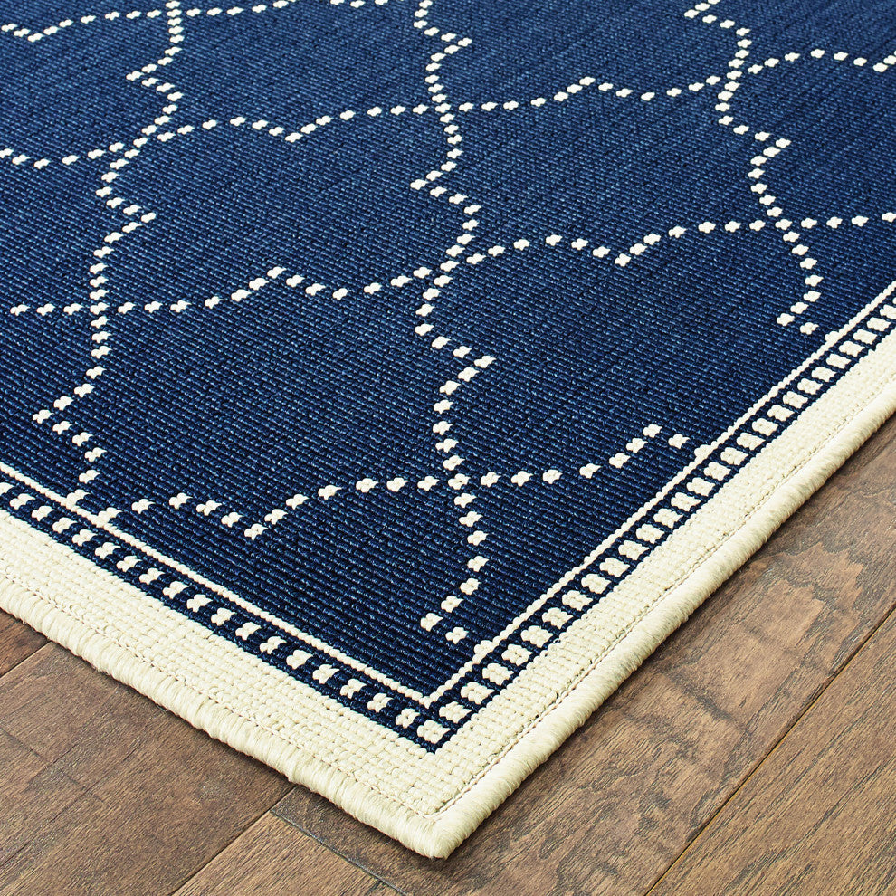 Martinique Simple Lattice Navy/ Ivory Indoor/Outdoor Area Rug, 7'10"x10'10"