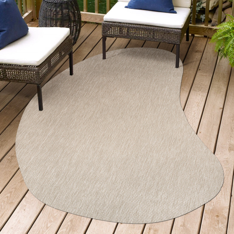 Evan Modern Rustic Organic Curve Indoor/Outdoor Shaped Area Rug
