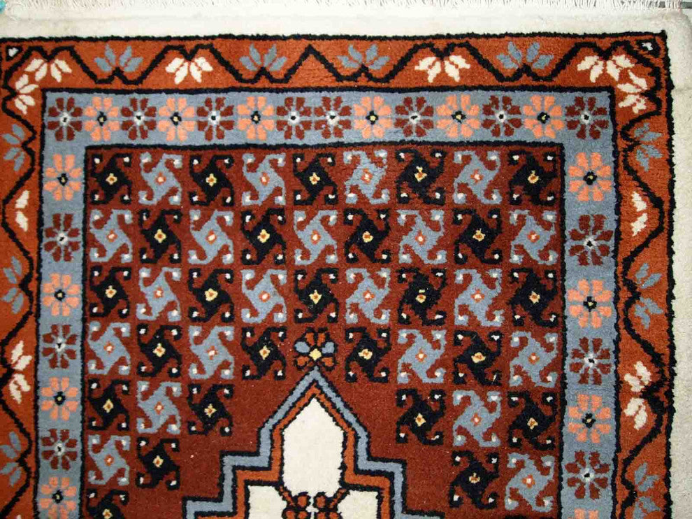 Handmade vintage Moroccan Berber rug 2.6' x 5.6' (81cm x 170cm) 1970s