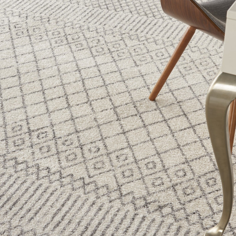 7" x 10" Ivory and Gray Geometric Area Rug