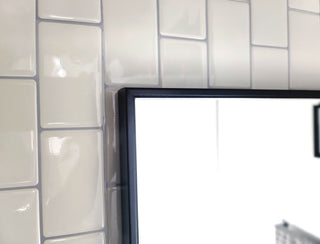 Venta 24 in. x 32 in. Modern Black Framed Wall Mirror with Dual Mounting Bracket