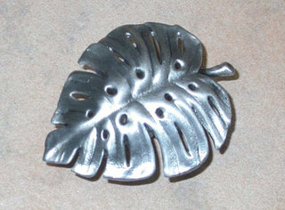 Philodendron Leaf Knob, Antique Brass