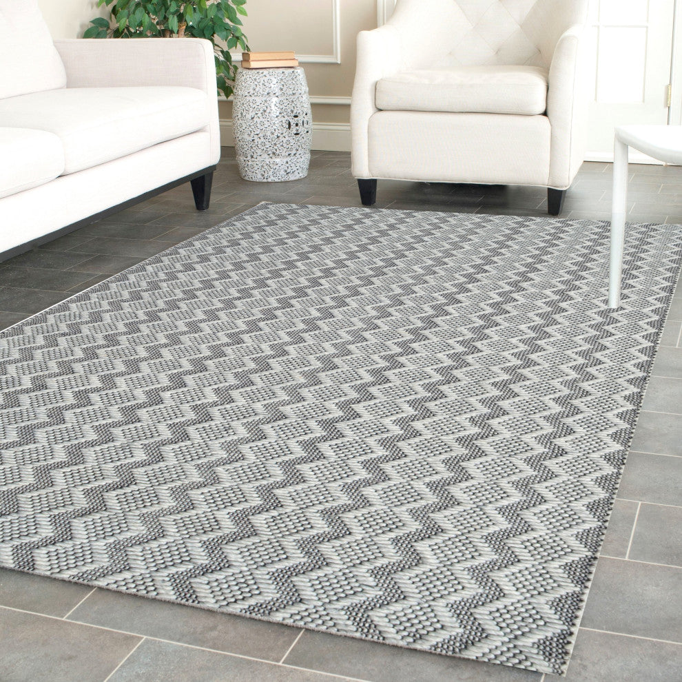 Cleveland Silver and Grey Area Rug, 3.6'x5.6'