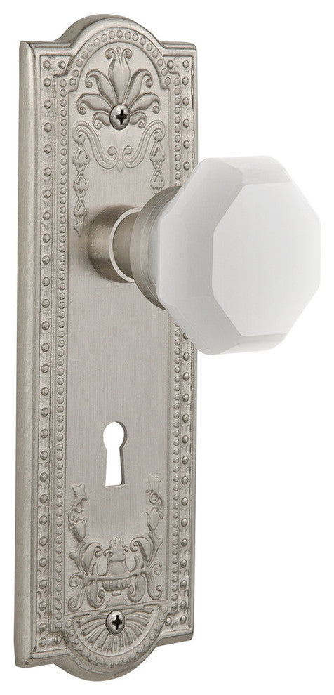 Meadows Plate with Keyhole Passage Waldorf White Milk Glass Knob, Satin Nickel