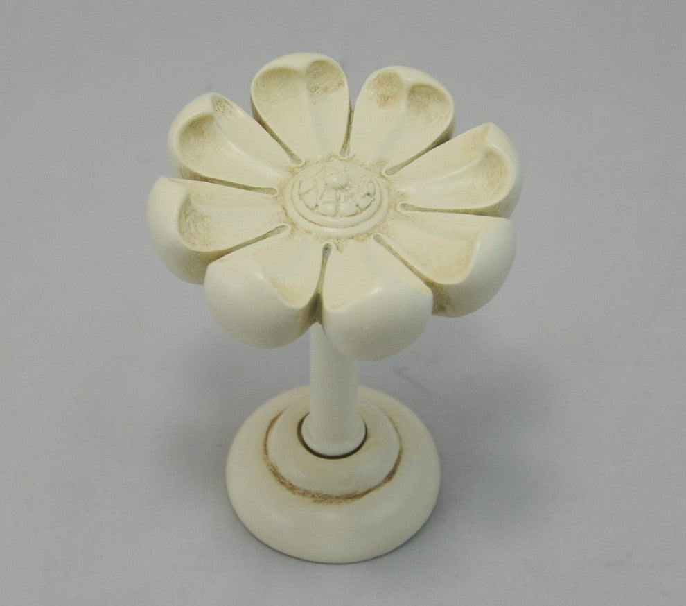 Daisy Medallion Drapery Holdback, Ivory