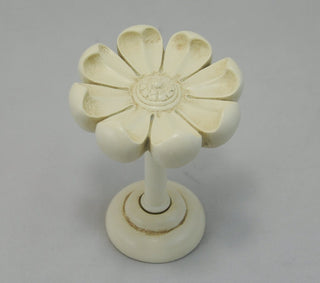 Daisy Medallion Drapery Holdback, Ivory