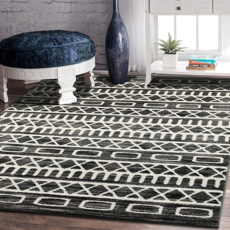 5" x 7" Black and White Geometric Area Rug