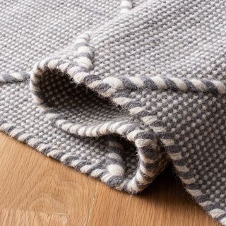 Safavieh Casablanca Collection CSB575F Rug, Grey/Ivory, 5' X 8'