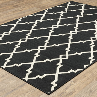 Oriental Weavers Marina Black/ Ivory Geometric Indoor/Outdoor Rug 6'7"X9'6"
