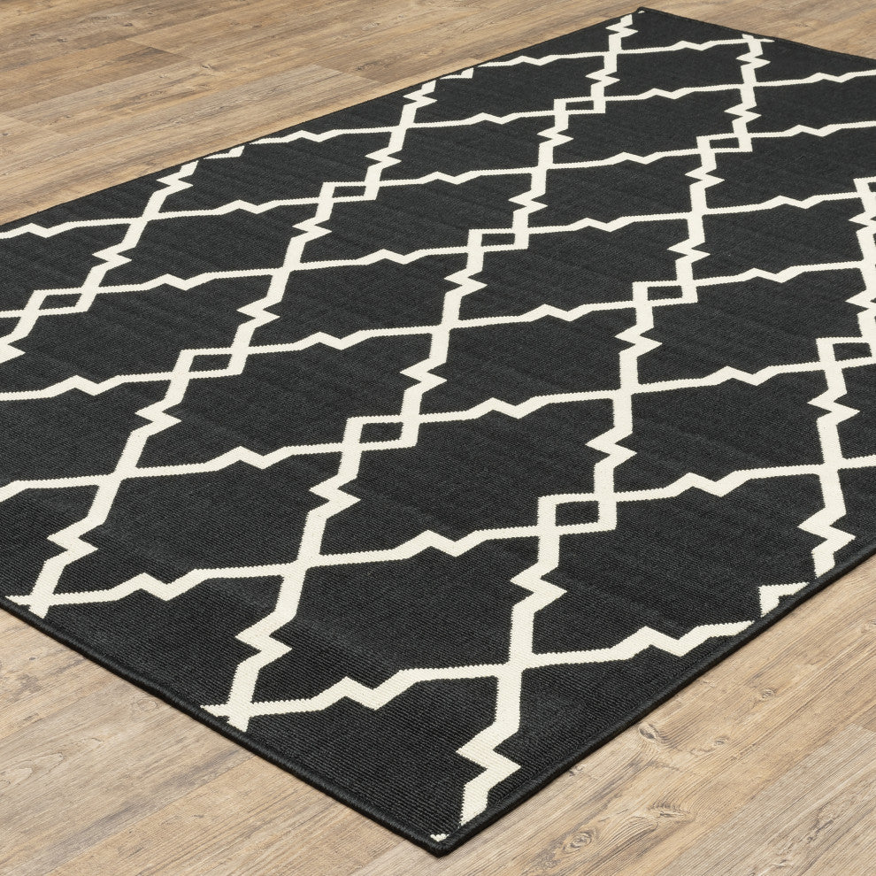 Oriental Weavers Marina Black/ Ivory Geometric Indoor/Outdoor Rug 6'7"X9'6"