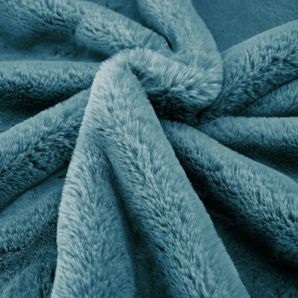 Heavy Faux Fur Throw Pillow Covers 2pcs Set, Silver Blue, 20''x20''