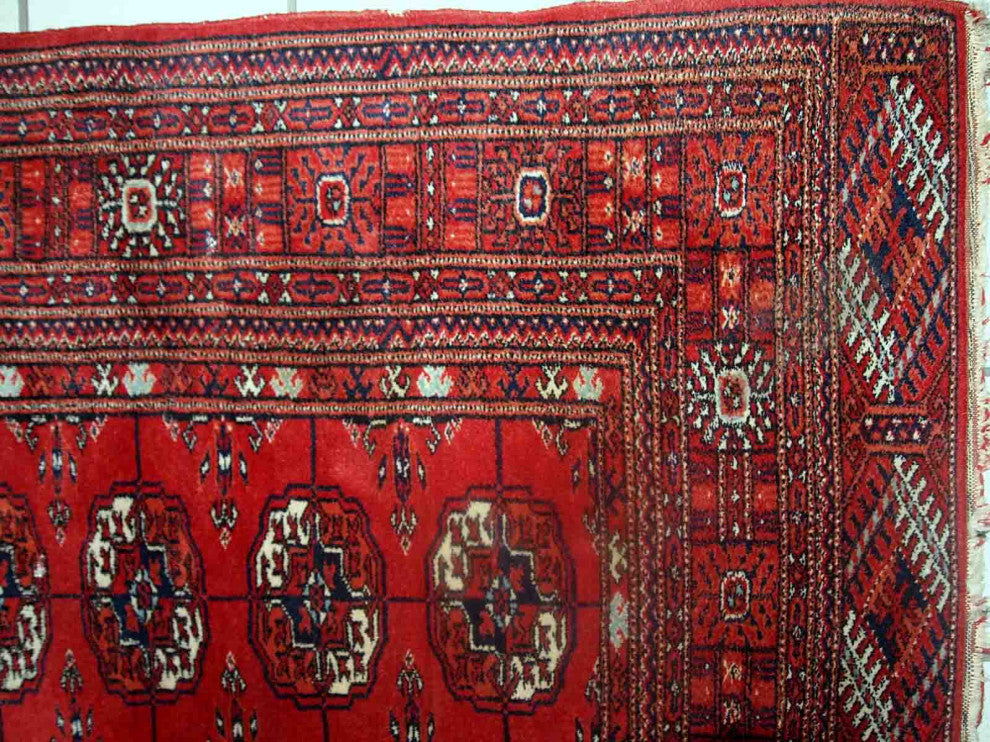 Handmade vintage Turkmen Tekke rug 3.5' x 3.6' (109cm x 112cm) 1970s