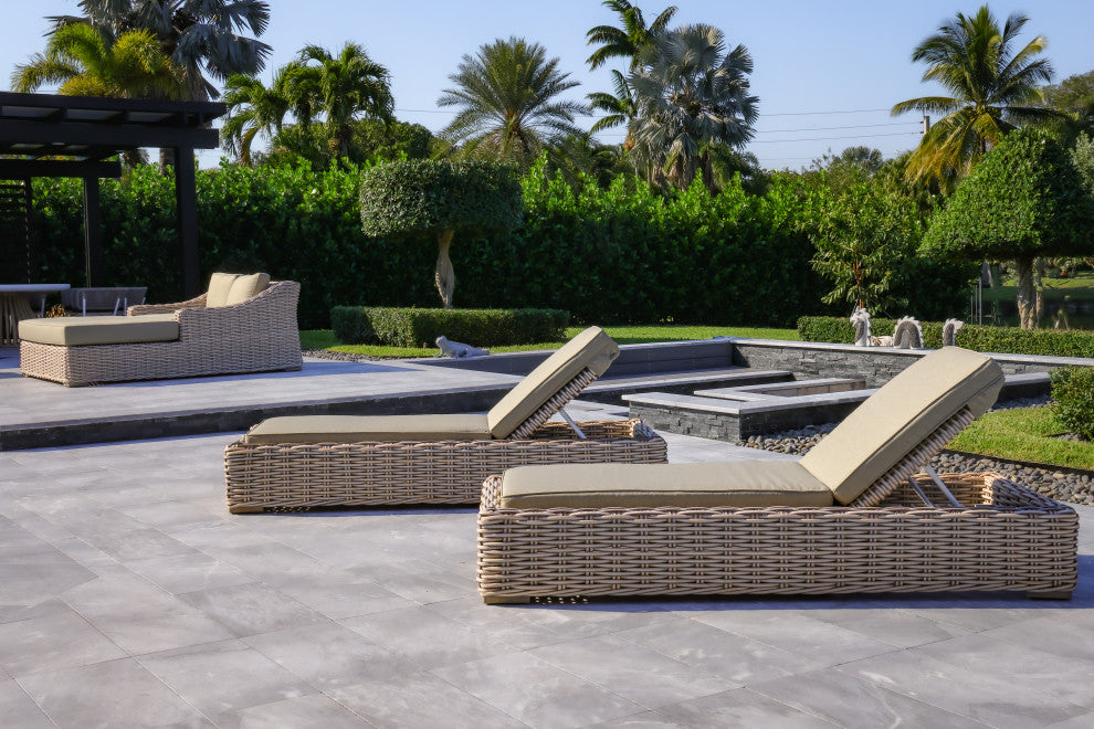 Anna 79x31.5" Patio Wicker Aluminum Frame Sun Lounger, White and Gray