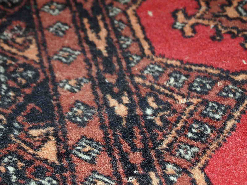 Handmade Vintage Uzbek Bukhara Rug, 3.9'x5.8', 121cm x177cm 1960s