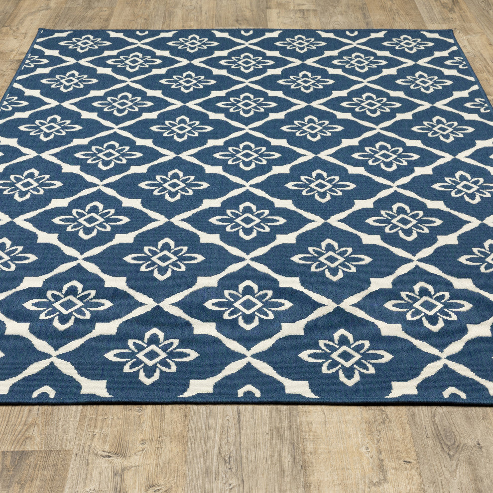 Madelina Lattice Navy and Ivory Indoor or Outdoor Area Rug, 5'3"x7'6"