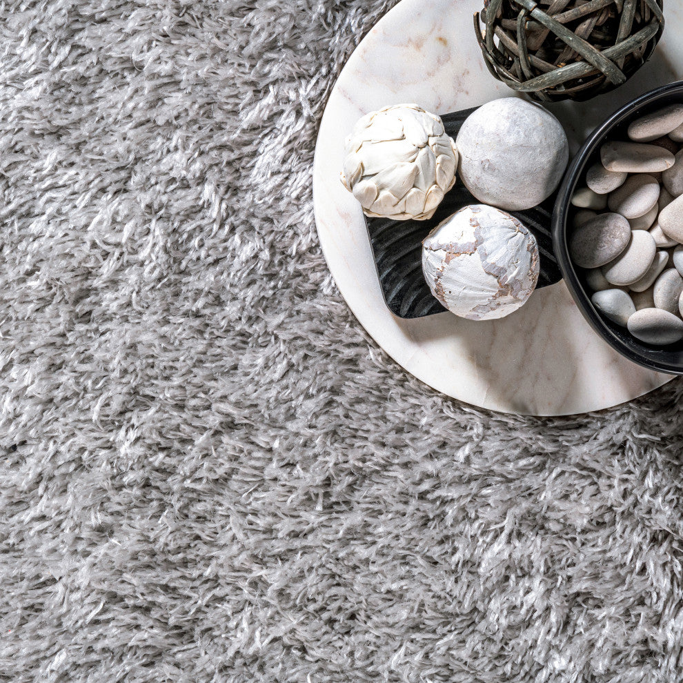 Nuloom Soft and Plush Cloudy Solid Shag Rug, Silver 5'3"x7'6"