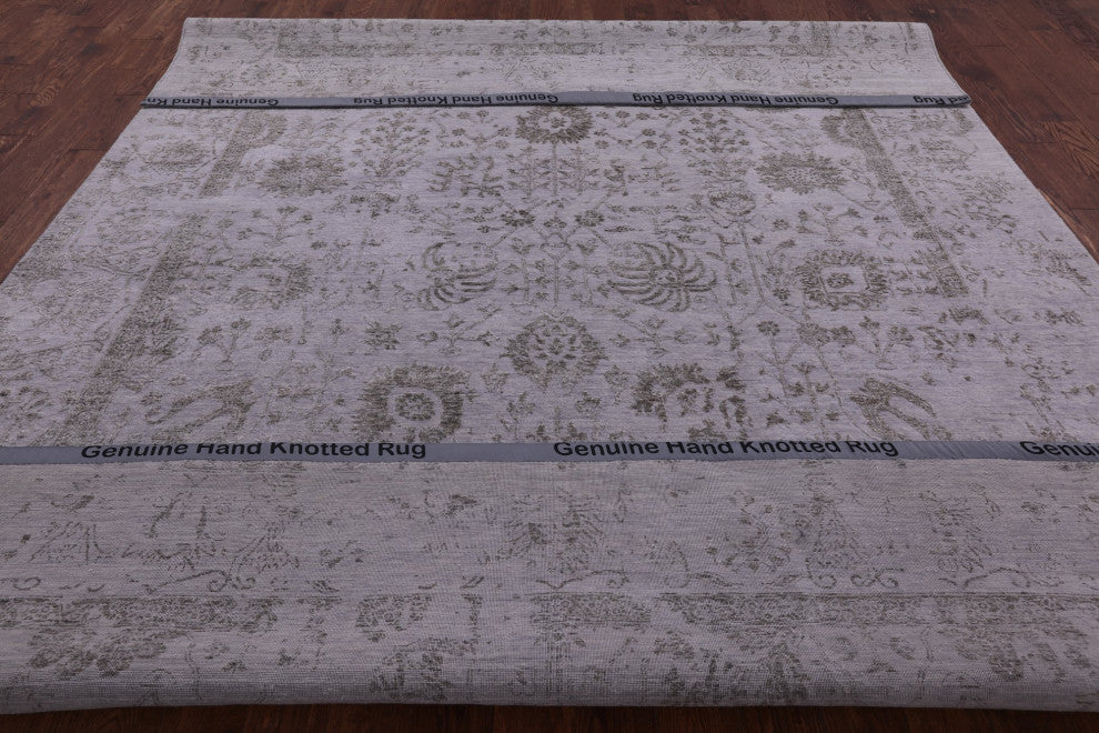 9' 0" X 12' 1" Persian Wool and Silk Hand-Knotted Rug Q6316