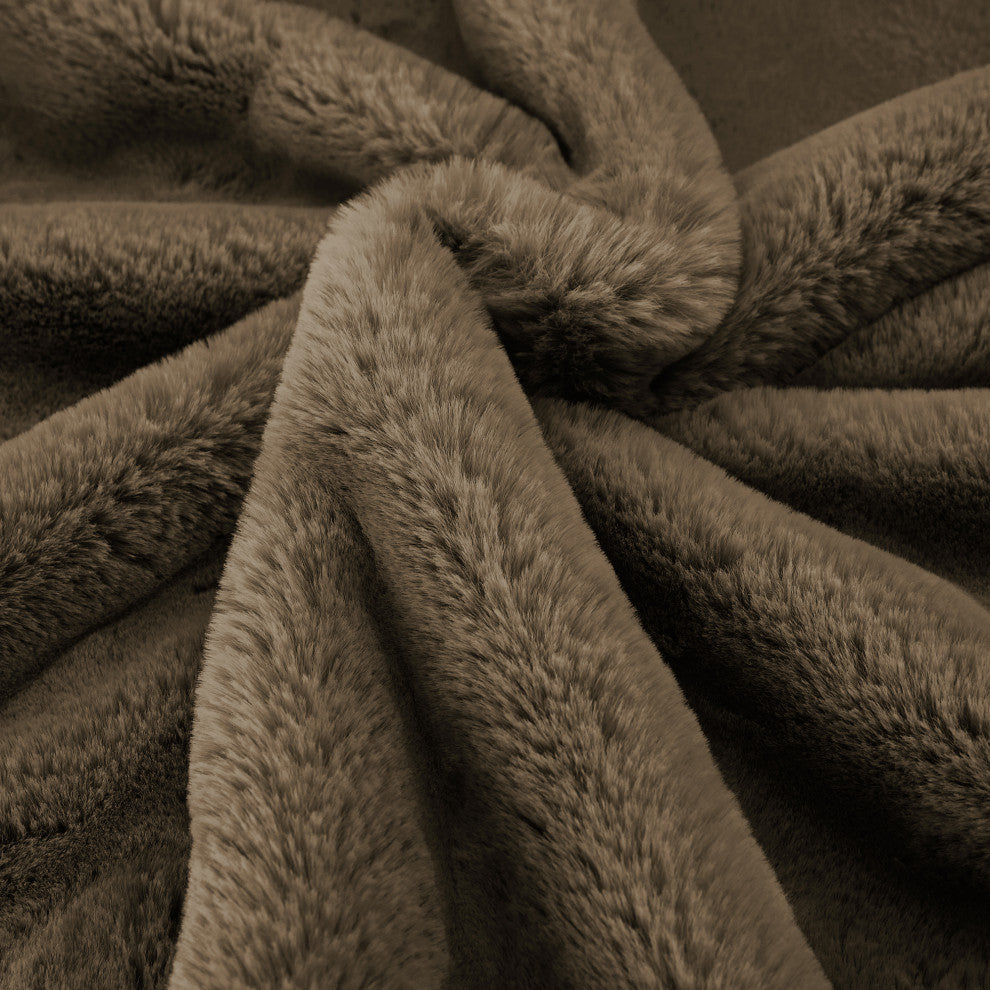 Heavy Faux Fur Throw, Chocolate, 50"x60"