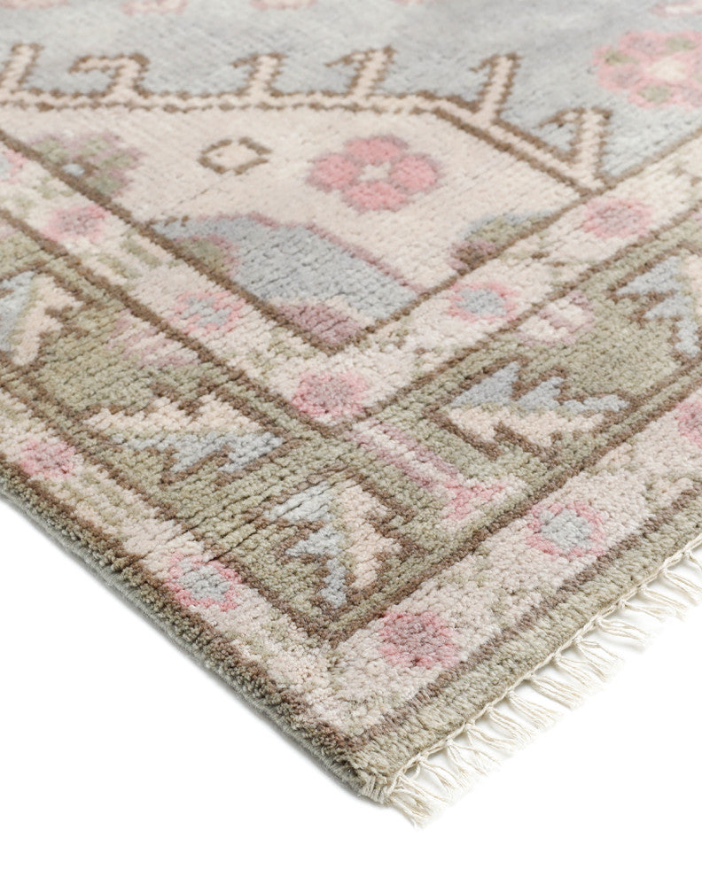 Utica, Handmade Area Rug 5' 0" x 8' 0"
