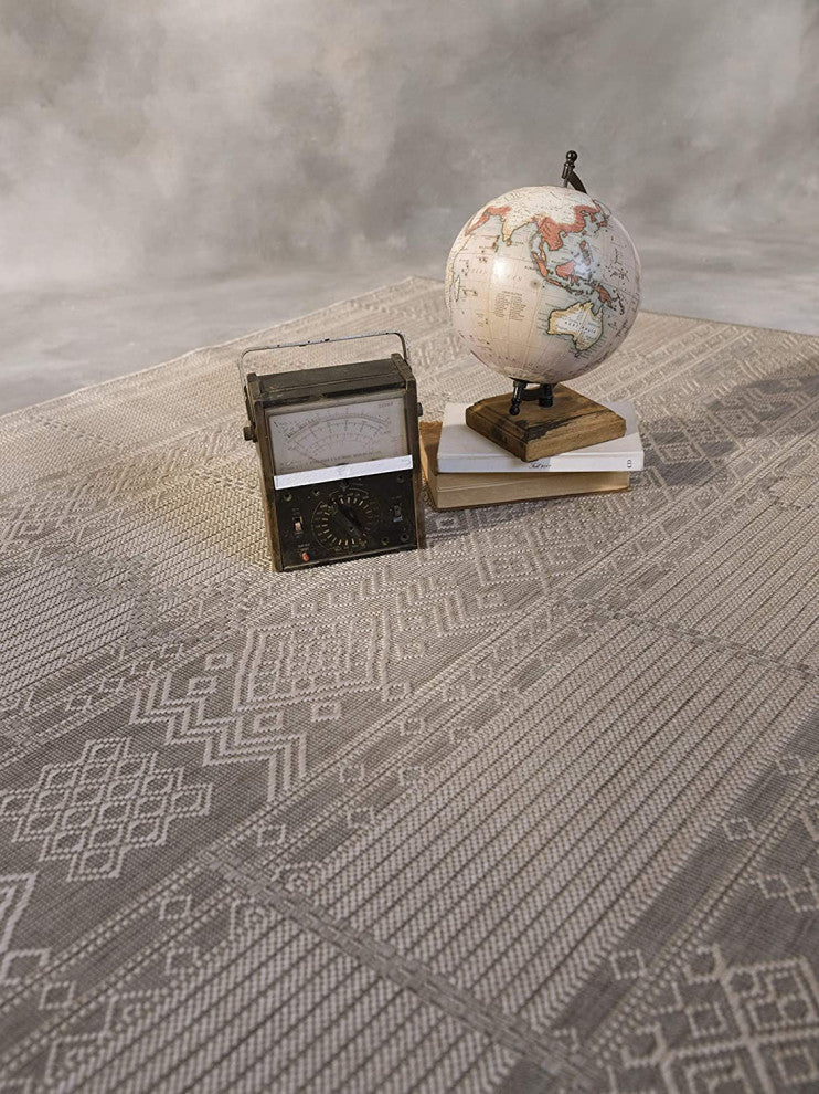 Outdoor Collection Geometric Pattern Bohemian Rug, Dove, 5'3"x7'6"