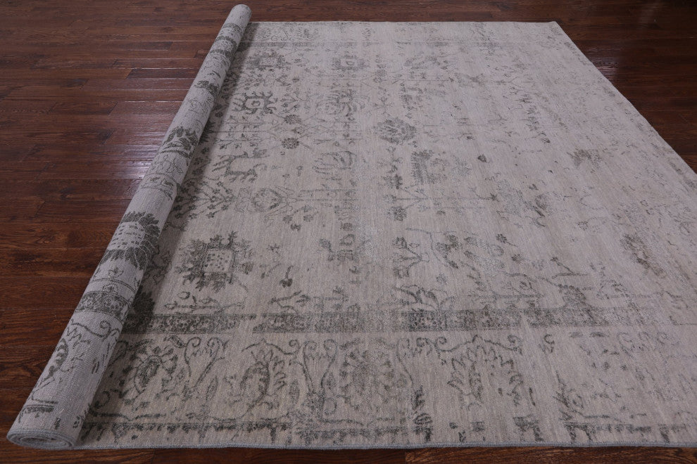9' 0" X 11' 5" Persian Wool and Silk Handmade Rug Q6953