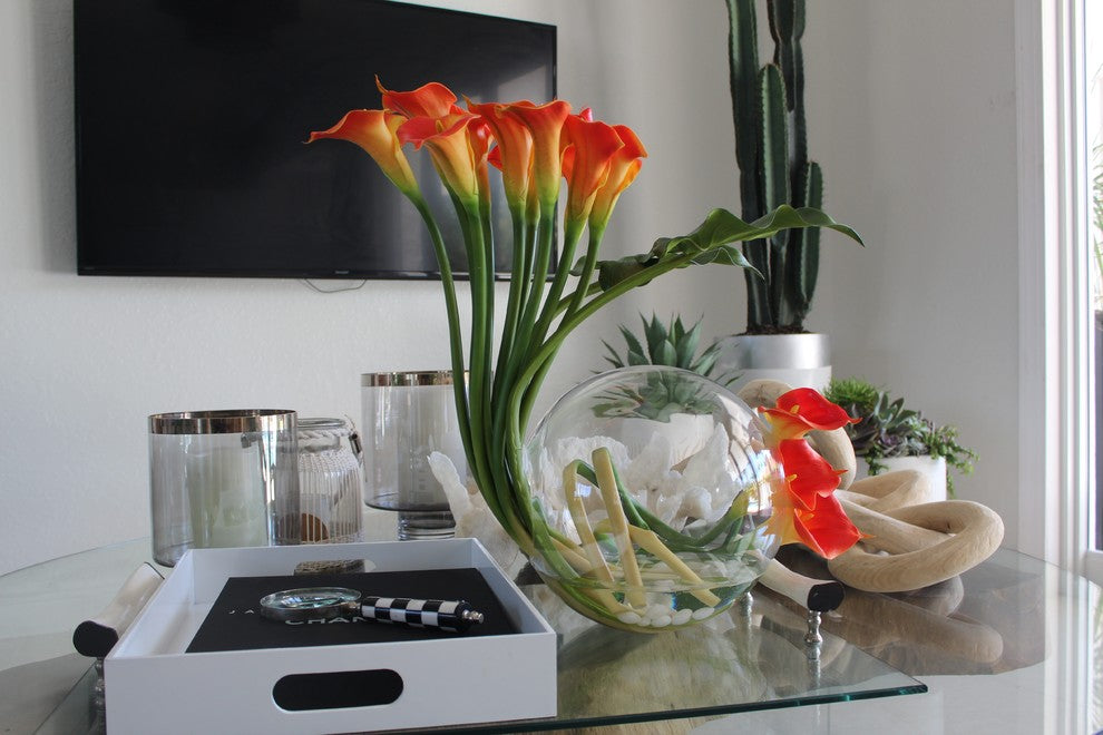 Crosswinds vase with calla lilies, Mango