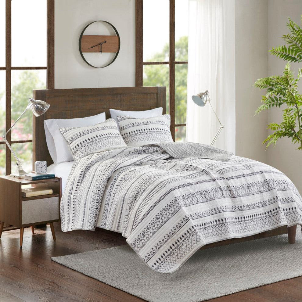 Madison Park Fraser 3 Piece Printed Microfiber Seersucker Quilt Set, Ivory/Black, King/Cal King