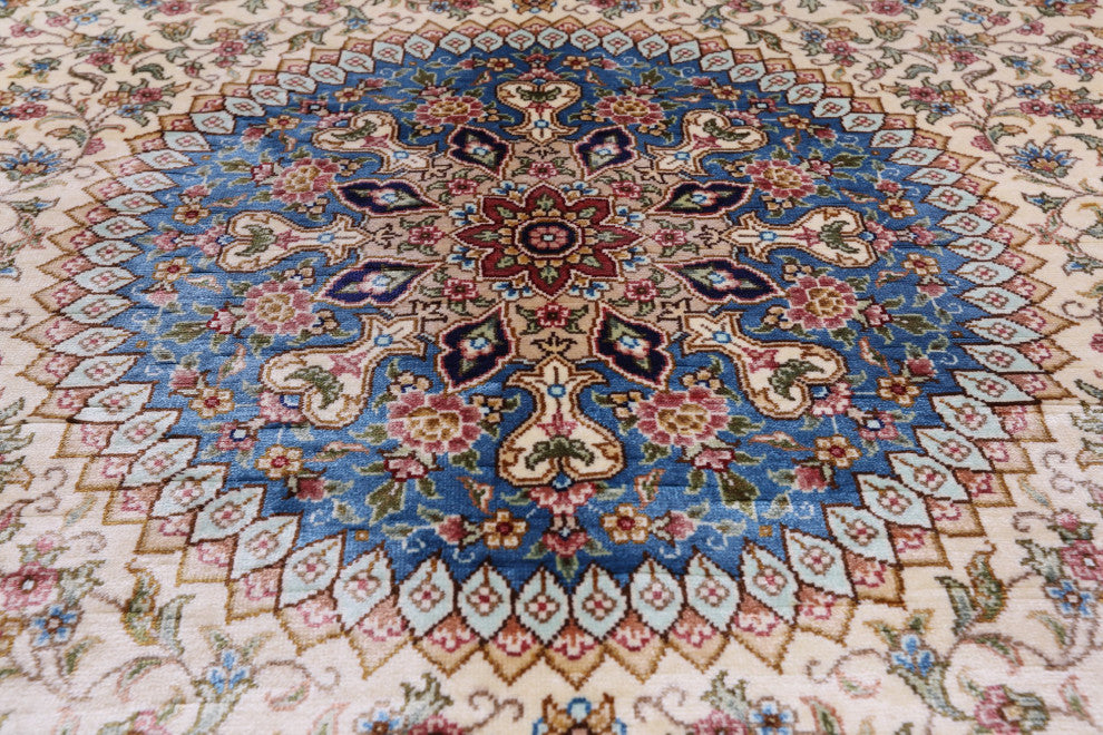 High End Persian 100% Silk Hand Knotted Rug 4' 0" X 6' 0'' Q4836