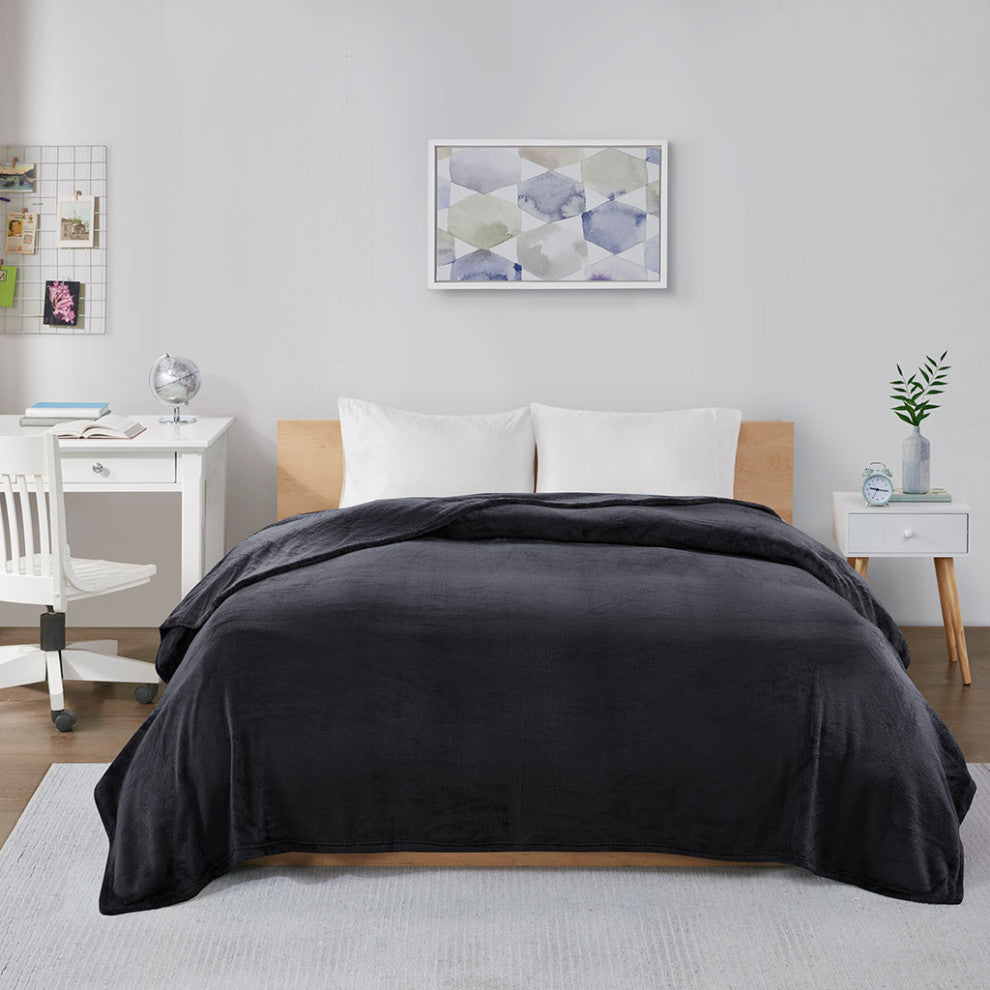 Intelligent Design Microlight Plush Oversized Blanket, Black