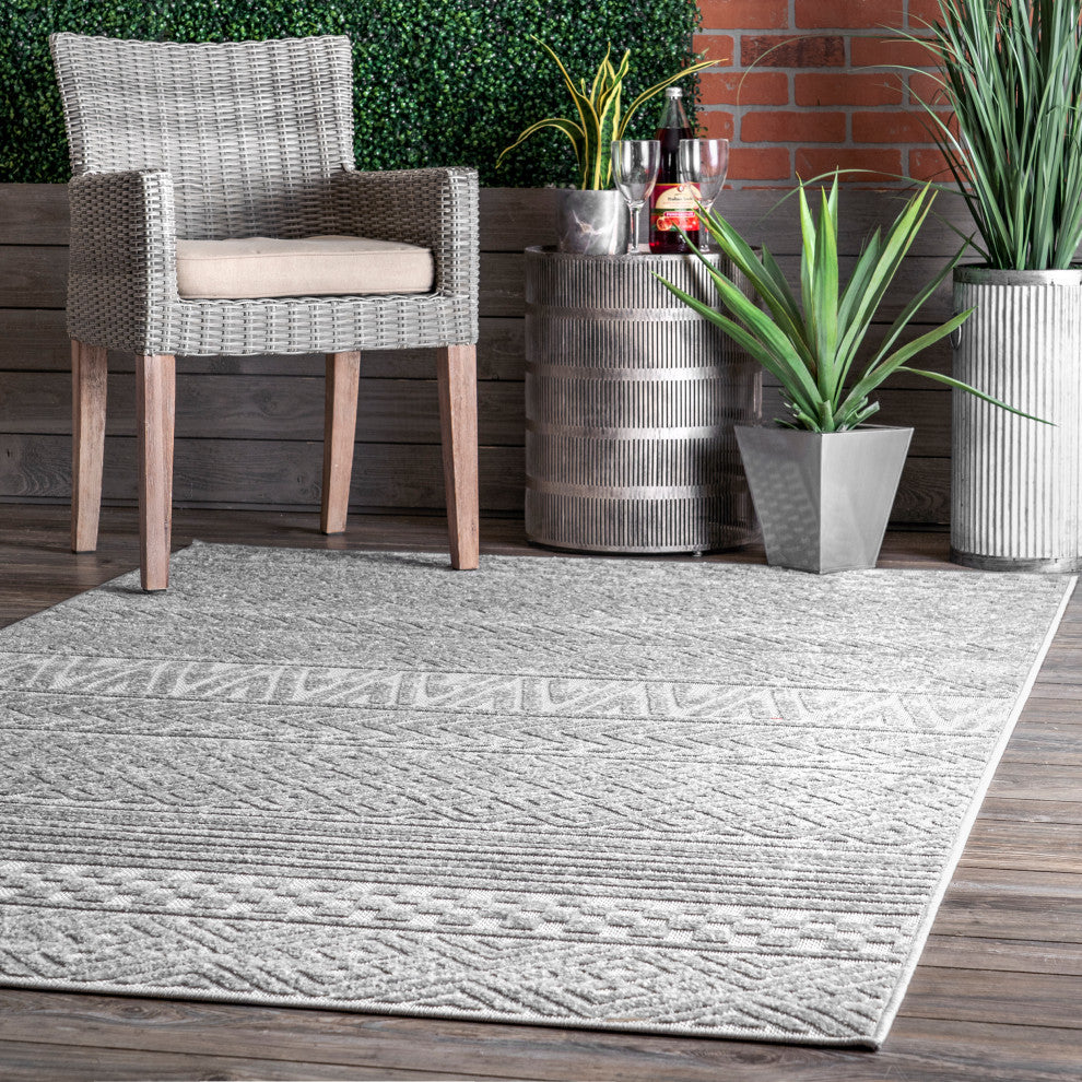 Nuloom Kamryn Tribal Indoor/Outdoor Striped Area Rug, Grey 6'7"x9'