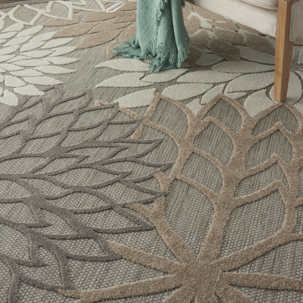 8' Round Gray And Ivory Round Floral Indoor Outdoor Area Rug
