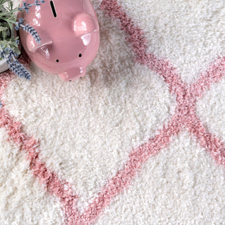 Nuloom Soft and Plush Cloudy Shag Trellis Rug, Baby Pink 4'x6'