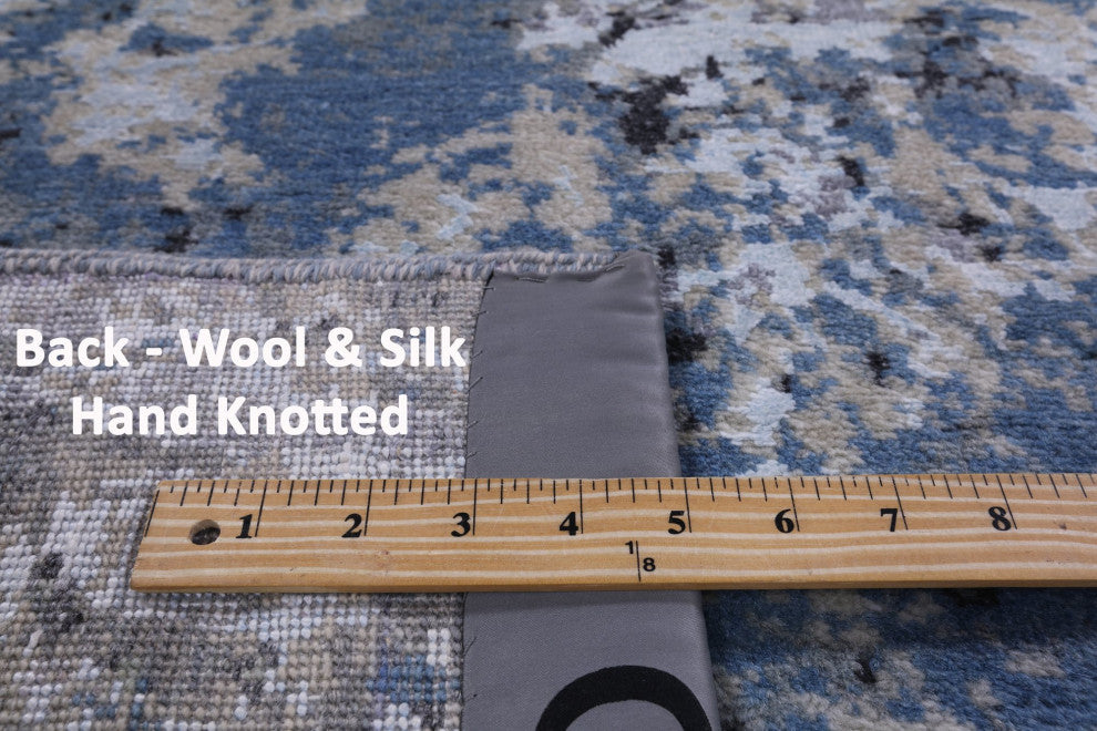 Abstract Wool and Silk Hand Knotted Rug 4' 0" X 6' 1" Q8722