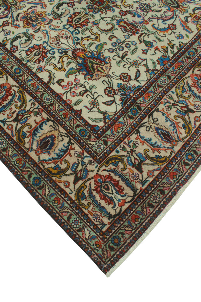 Fine Vintage Distressed Correy Ivory Rug