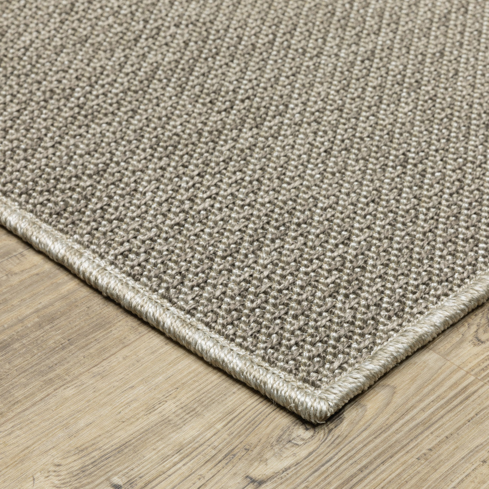 Cannes Solid Diamond Grey/ Light Grey Indoor-Outdoor Area Rug 6'7" x 9'2"