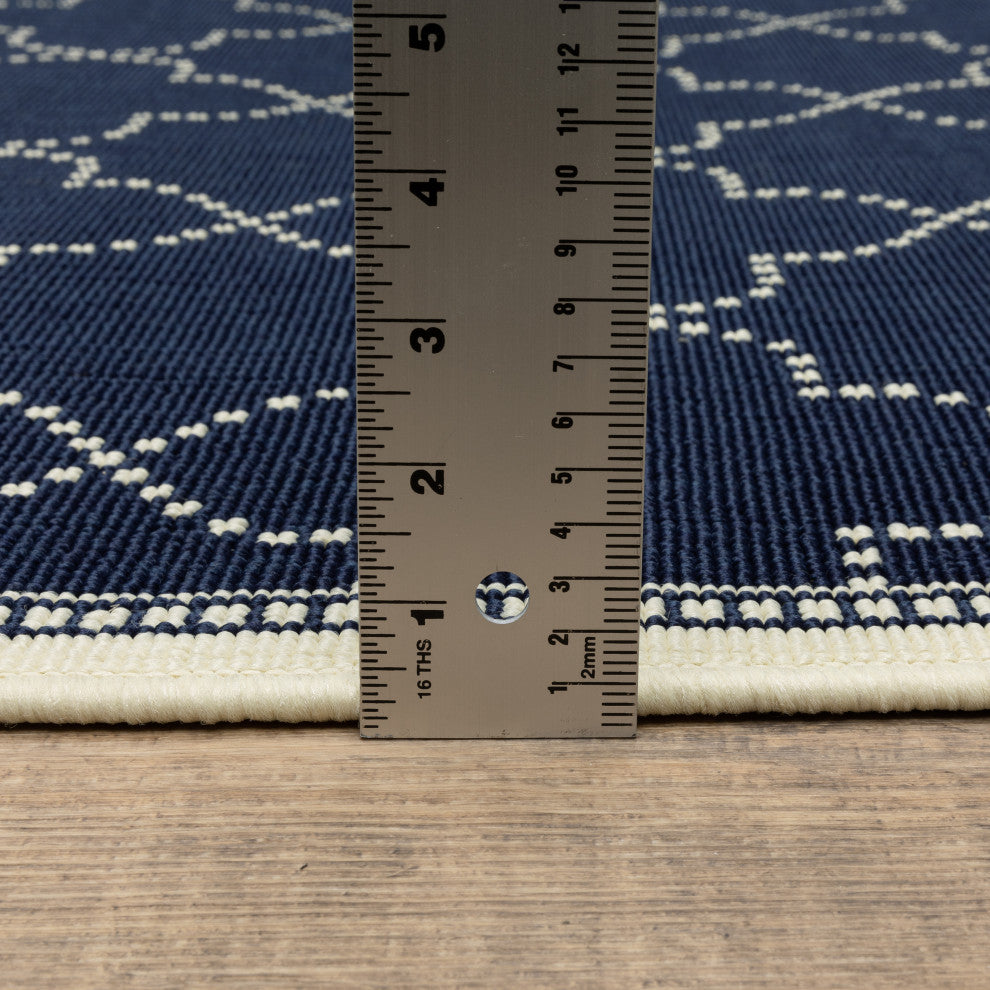 Martinique Simple Lattice Navy/ Ivory Indoor/Outdoor Area Rug, 7'10"x10'10"